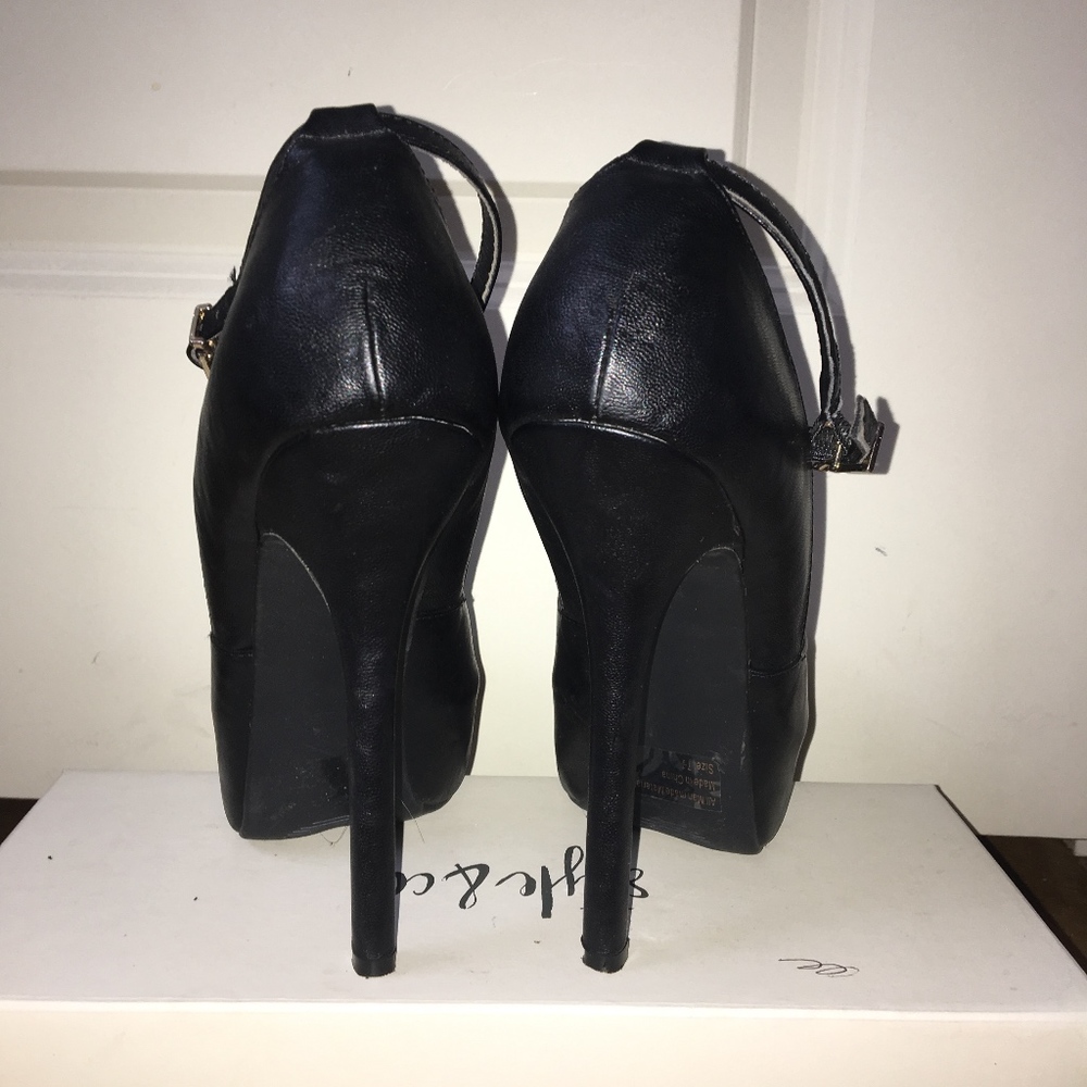 heels - Picture 4 of 4